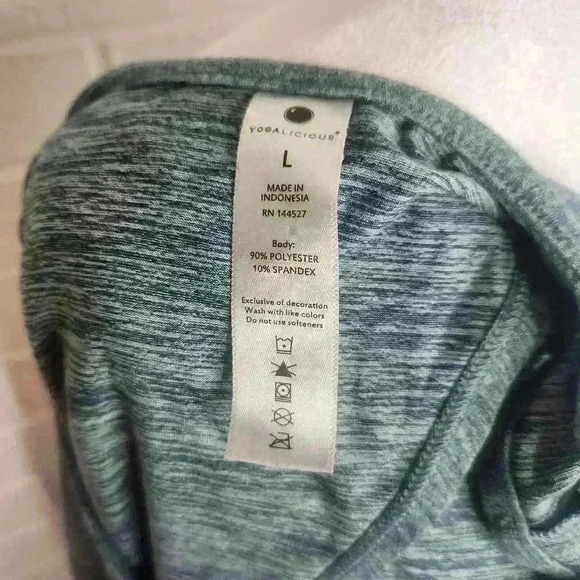 Yogalicious women's athletic tank top open back size large - Picture 7 of 7